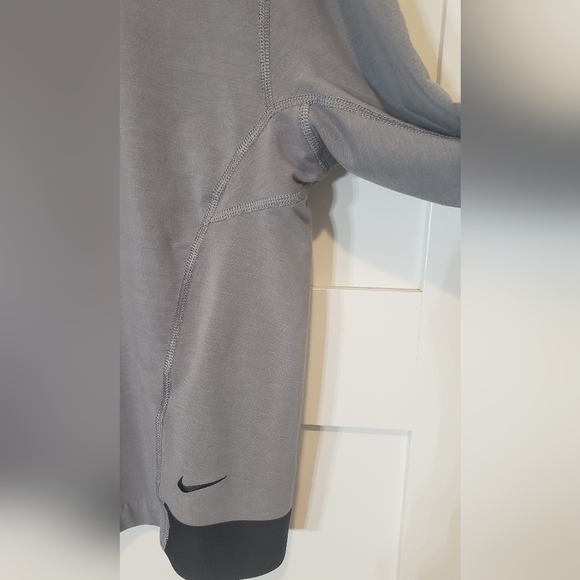 Nike Dri Fit Training Top Long Sleeve Gray Size Small JUST DO IT On Rear Waist - Picture 7 of 16